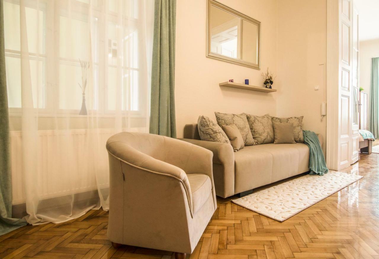 Suzy Apartman Eger Extérieur photo